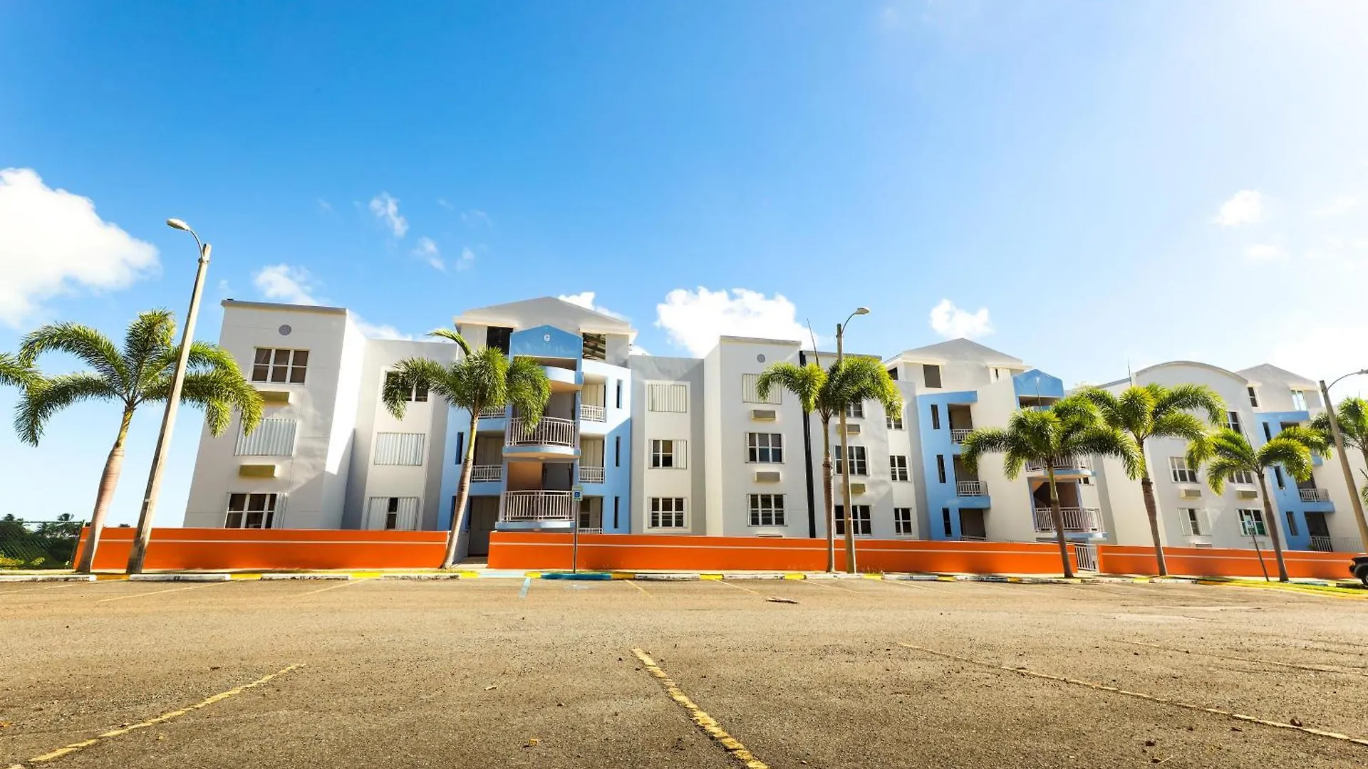 Fajardo Coastal Gem With Pool Access Apartment