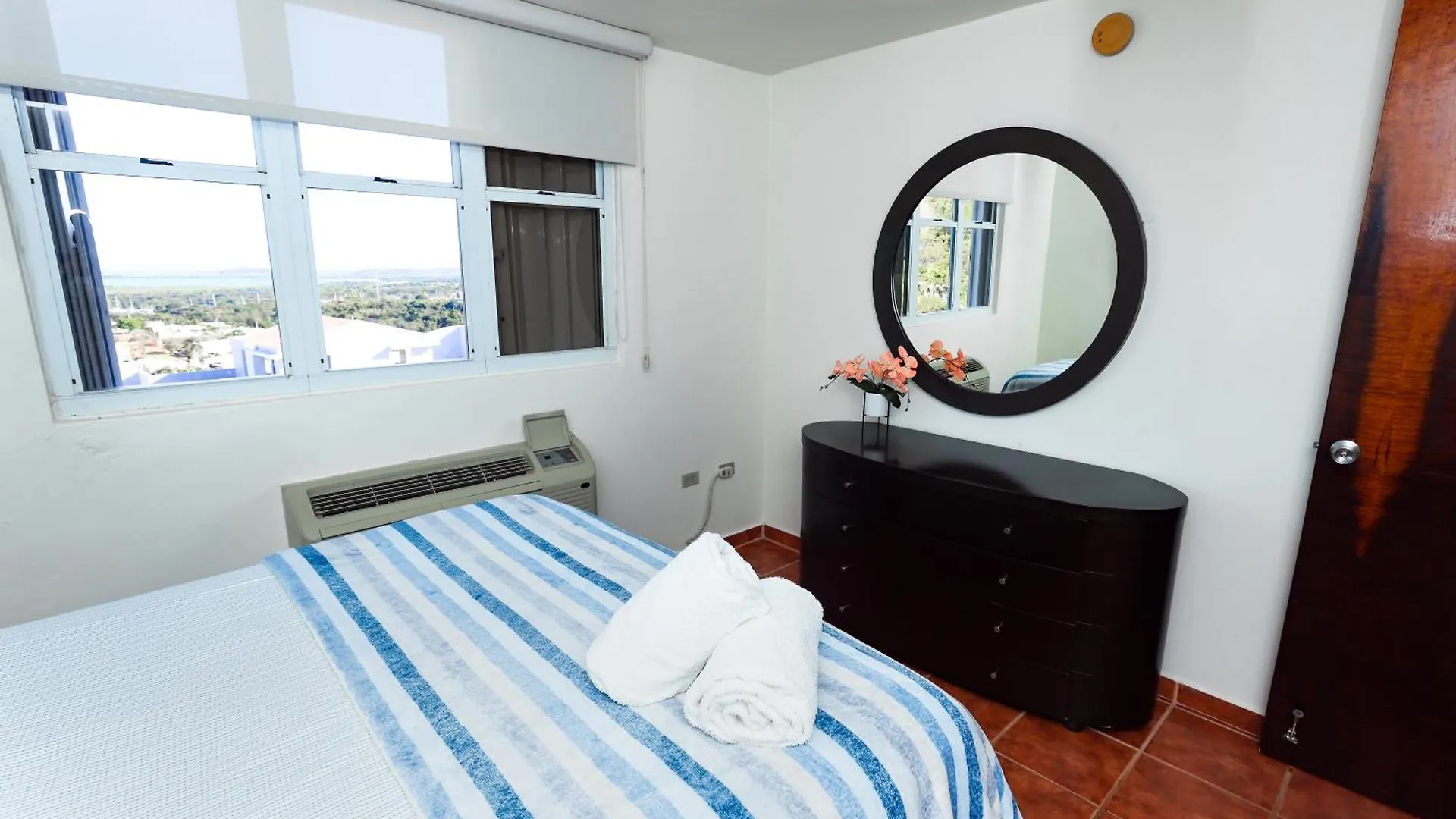 Fajardo Coastal Gem With Pool Access Apartment