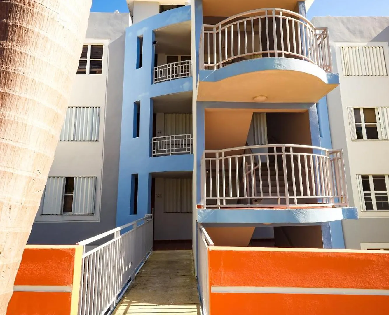 Fajardo Coastal Gem With Pool Access Apartment